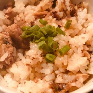 さんま蒲焼缶で炊き込みごはん